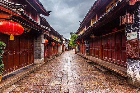 古城街巷暖光